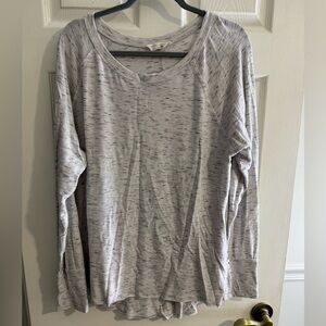 Women’s long sleeve knot top, size XXL, with finger holes